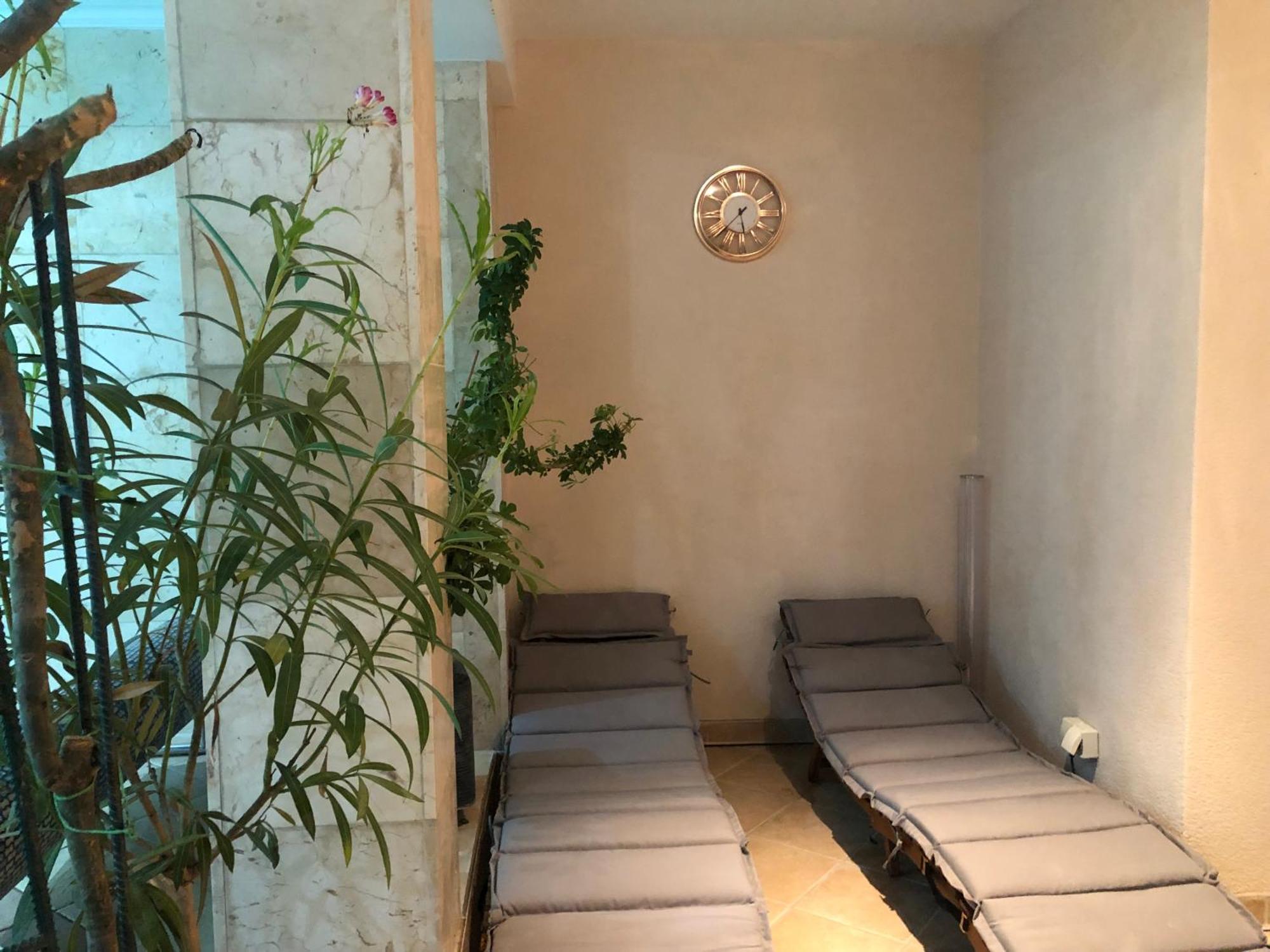 Meduza Wellness Spa S Ubytovanim Hlohovec Exterior foto