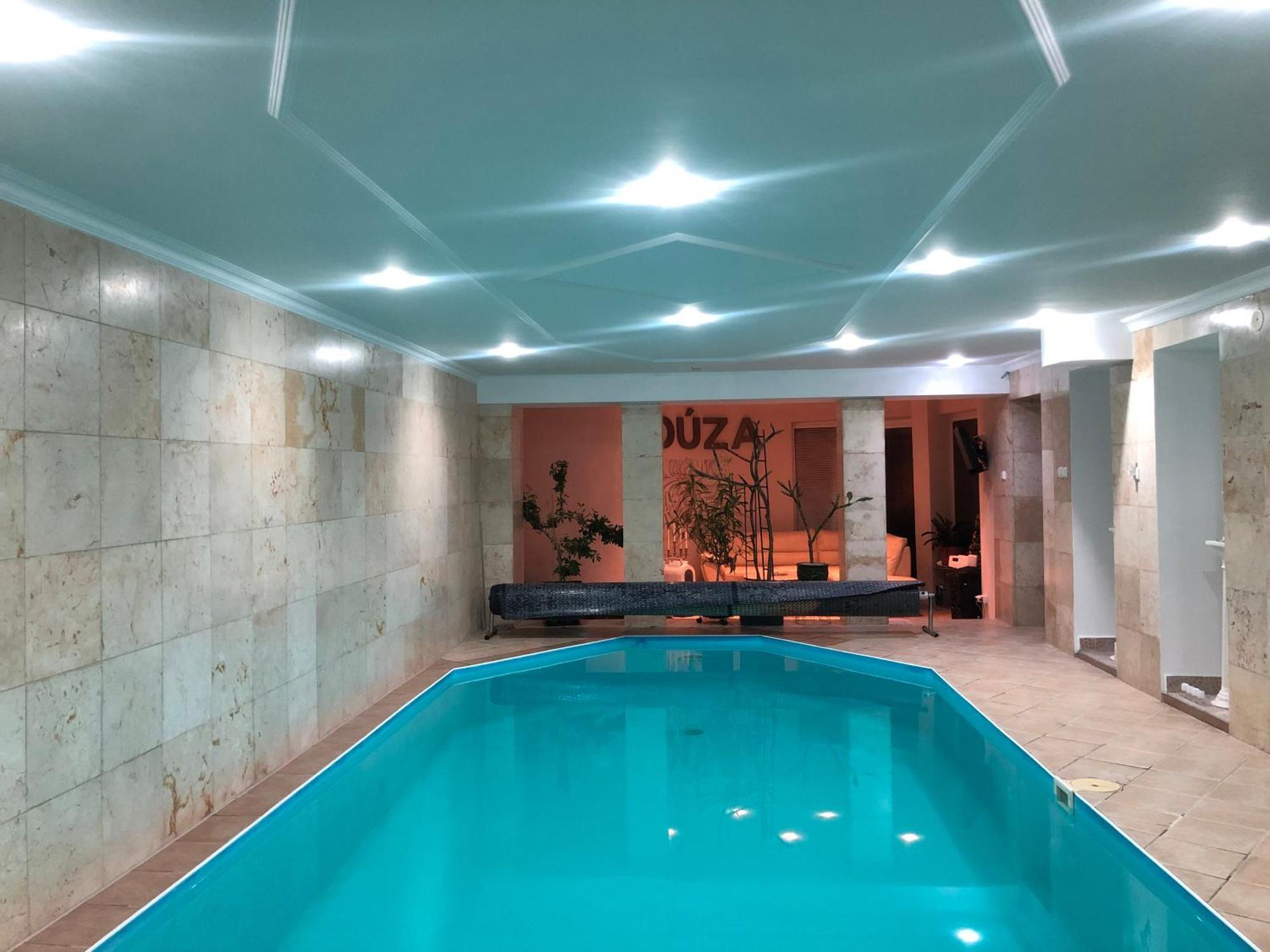 Meduza Wellness Spa S Ubytovanim Hlohovec Exterior foto
