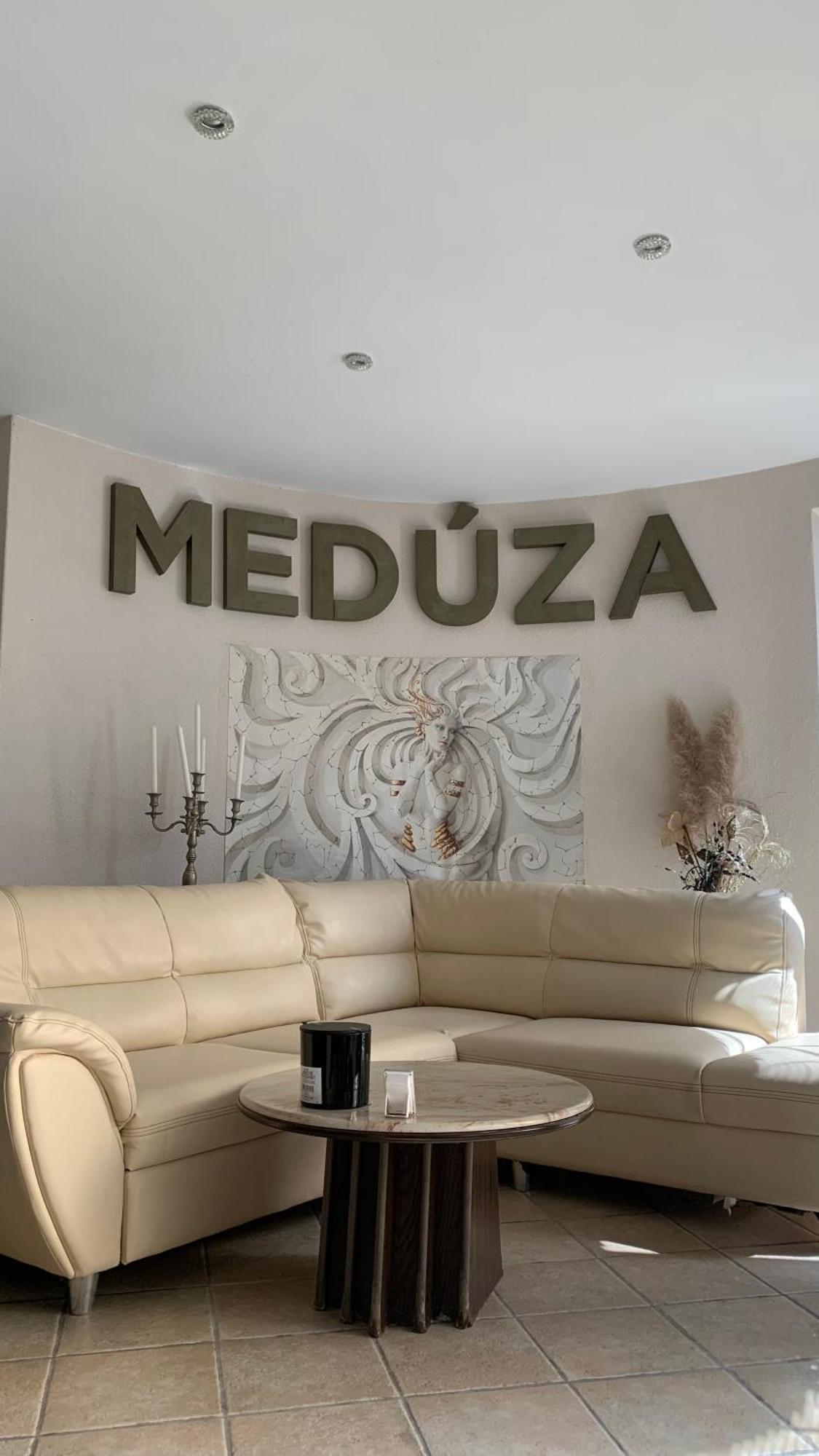 Meduza Wellness Spa S Ubytovanim Hlohovec Exterior foto