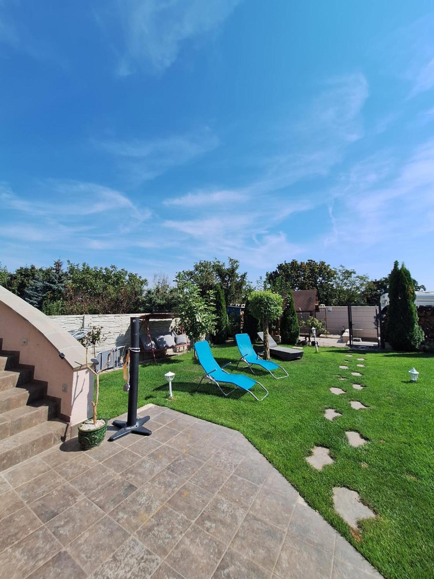 Meduza Wellness Spa S Ubytovanim Hlohovec Exterior foto